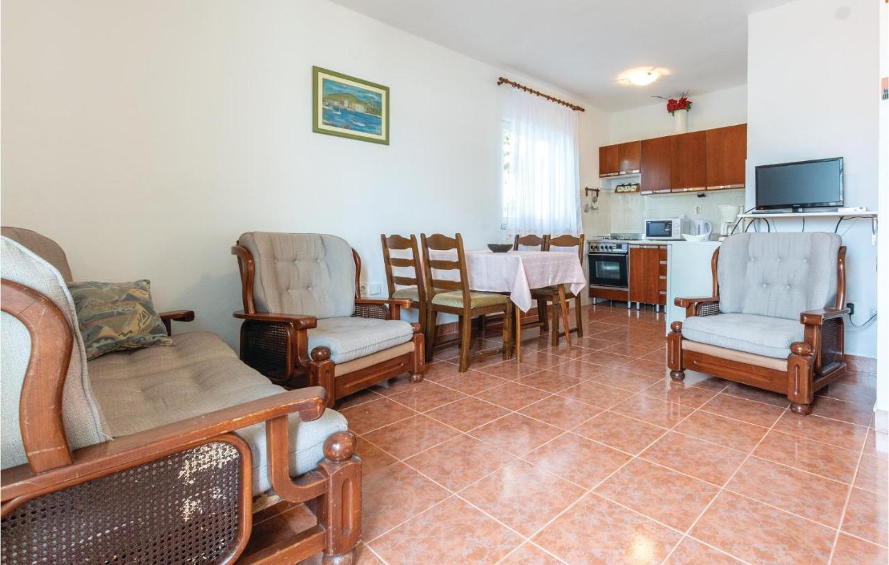 Cozy Apartment In Okrug Donji With Kitchen Donji Okrug  Exteriér fotografie